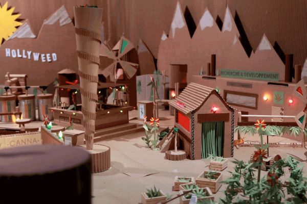 clip en stop motion avec des décors en papier