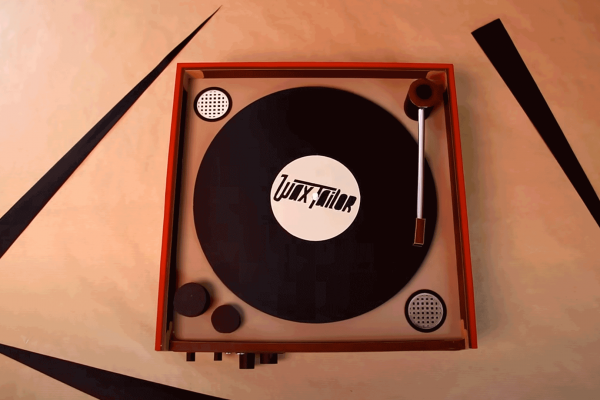 platine vinyle en papercraft pour le clip stop motion de wax tailor